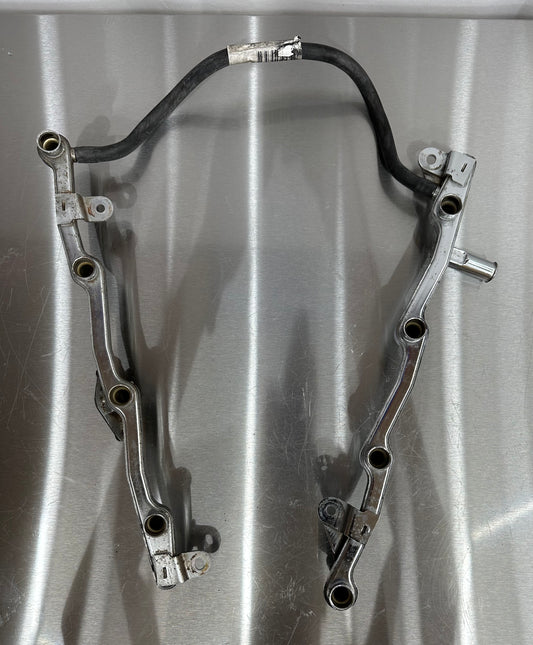 99-04 Ford Mustang Fuel Rail OEM XR3E-9F782-HD #01