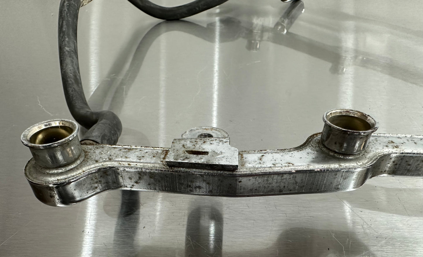 99-04 Ford Mustang Fuel Rail OEM XR3E-9F782-HD #01