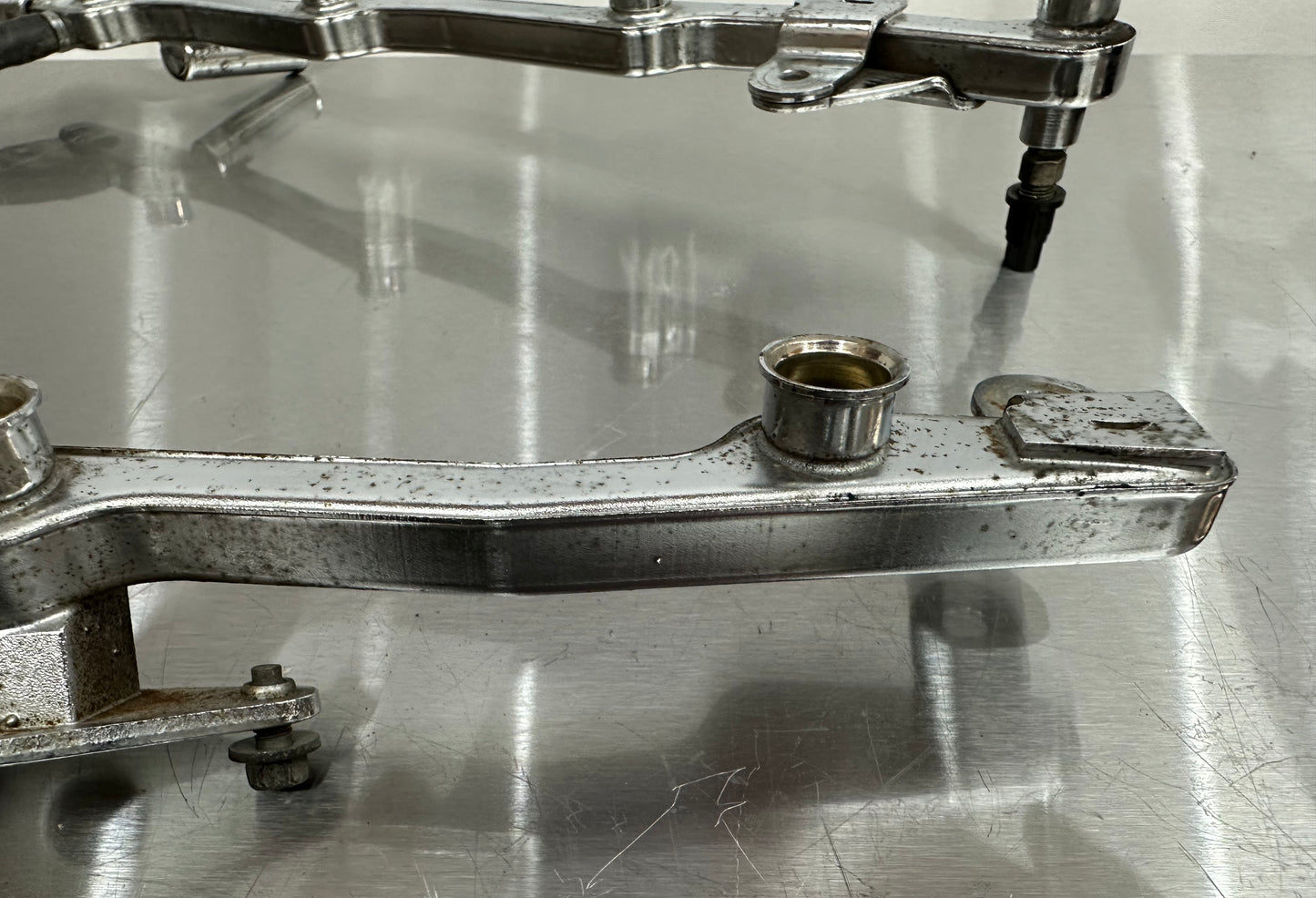 99-04 Ford Mustang Fuel Rail OEM XR3E-9F782-HD #01