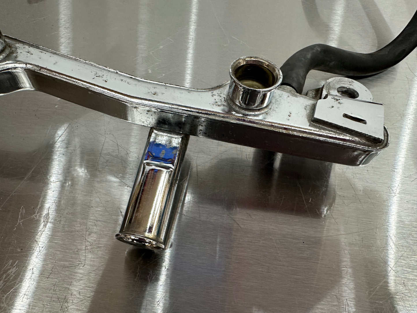 99-04 Ford Mustang Fuel Rail OEM XR3E-9F782-HD #01