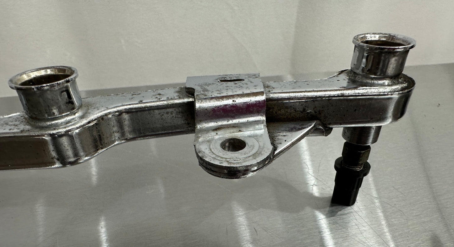 99-04 Ford Mustang Fuel Rail OEM XR3E-9F782-HD #01