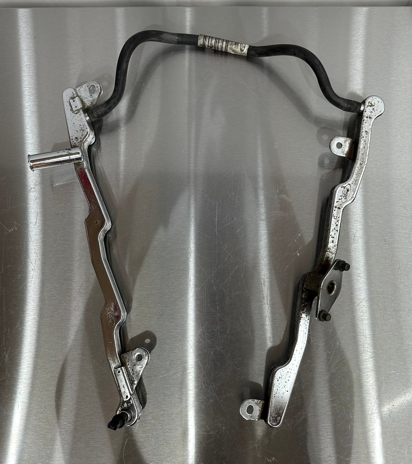 99-04 Ford Mustang Fuel Rail OEM XR3E-9F782-HD #01