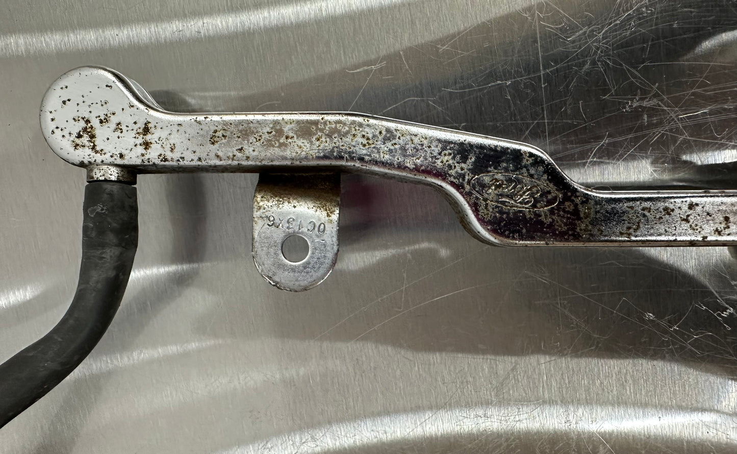 99-04 Ford Mustang Fuel Rail OEM XR3E-9F782-HD #01