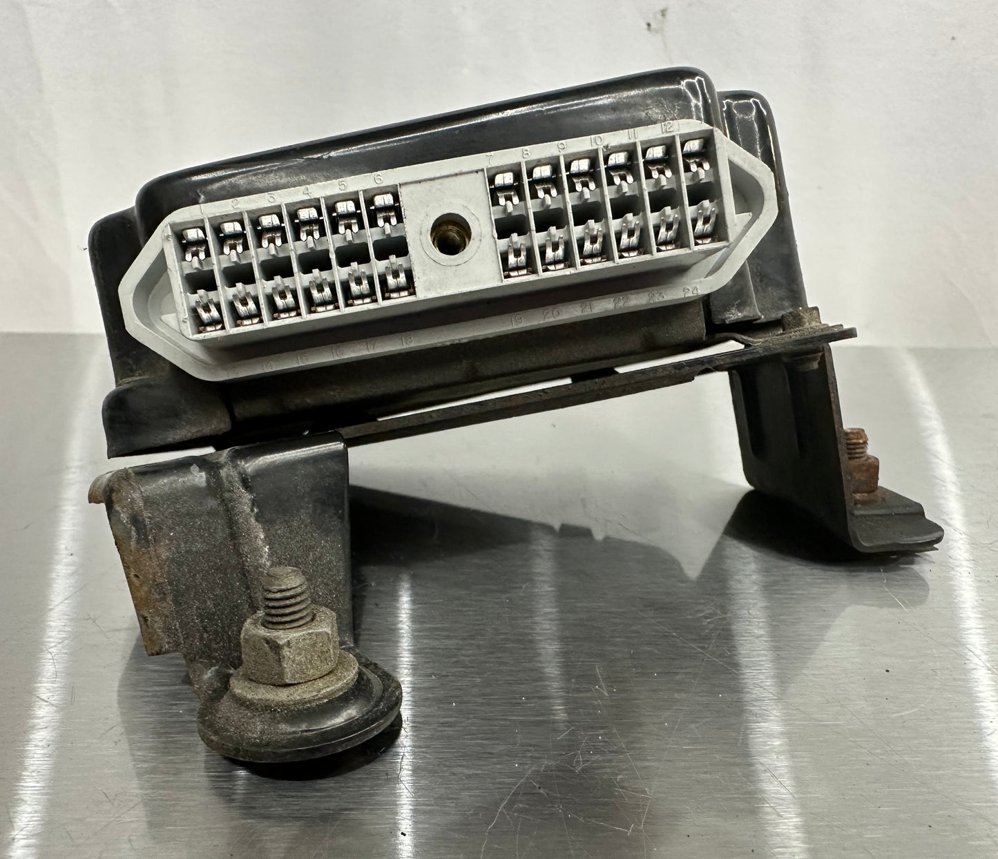 99-04 Ford Mustang Constant Control Relay Module CCRM 1R3F-12B581-AA #01