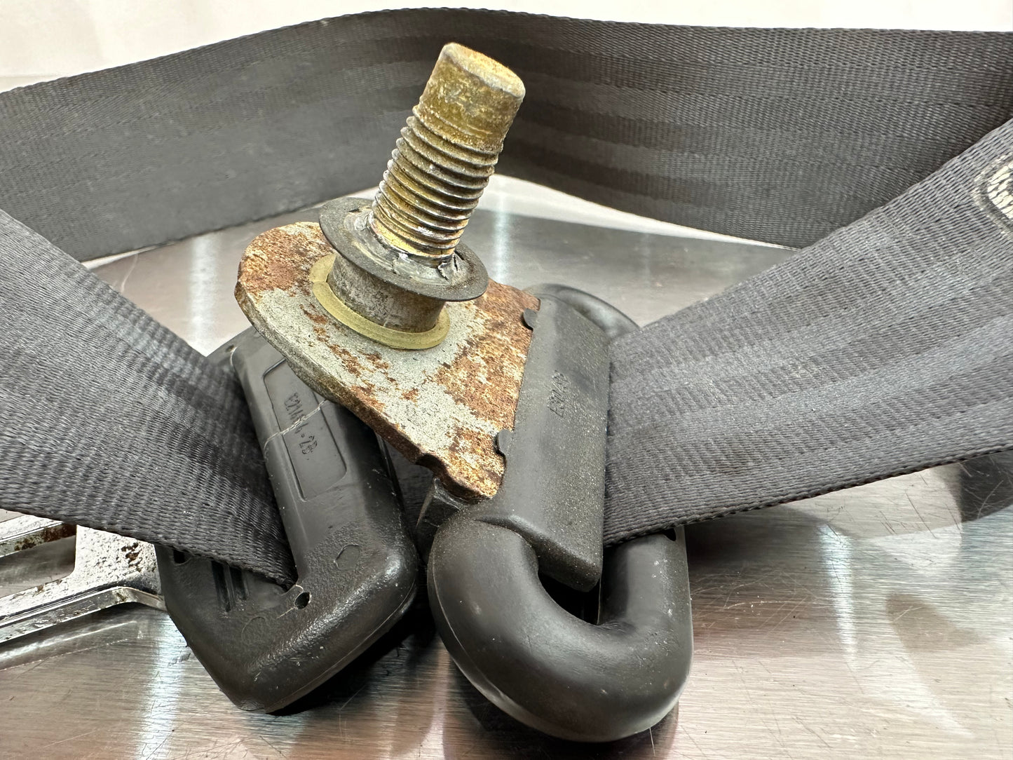 99-04 Ford Mustang Front and Rear Seat Belt Set W/ Bolts OEM #01