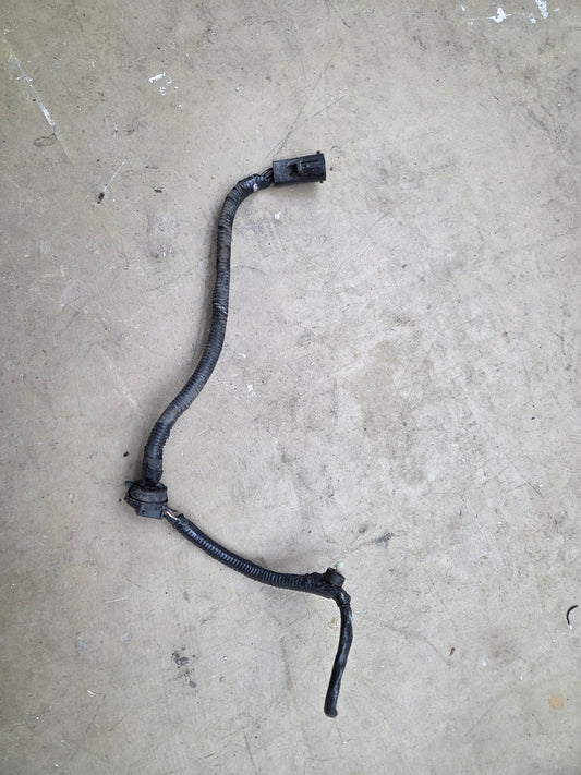 Fuel pump harness pigtail body side